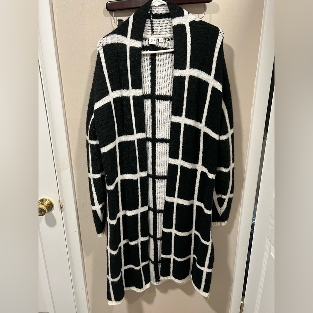 Gap black and white plaid sweater size M